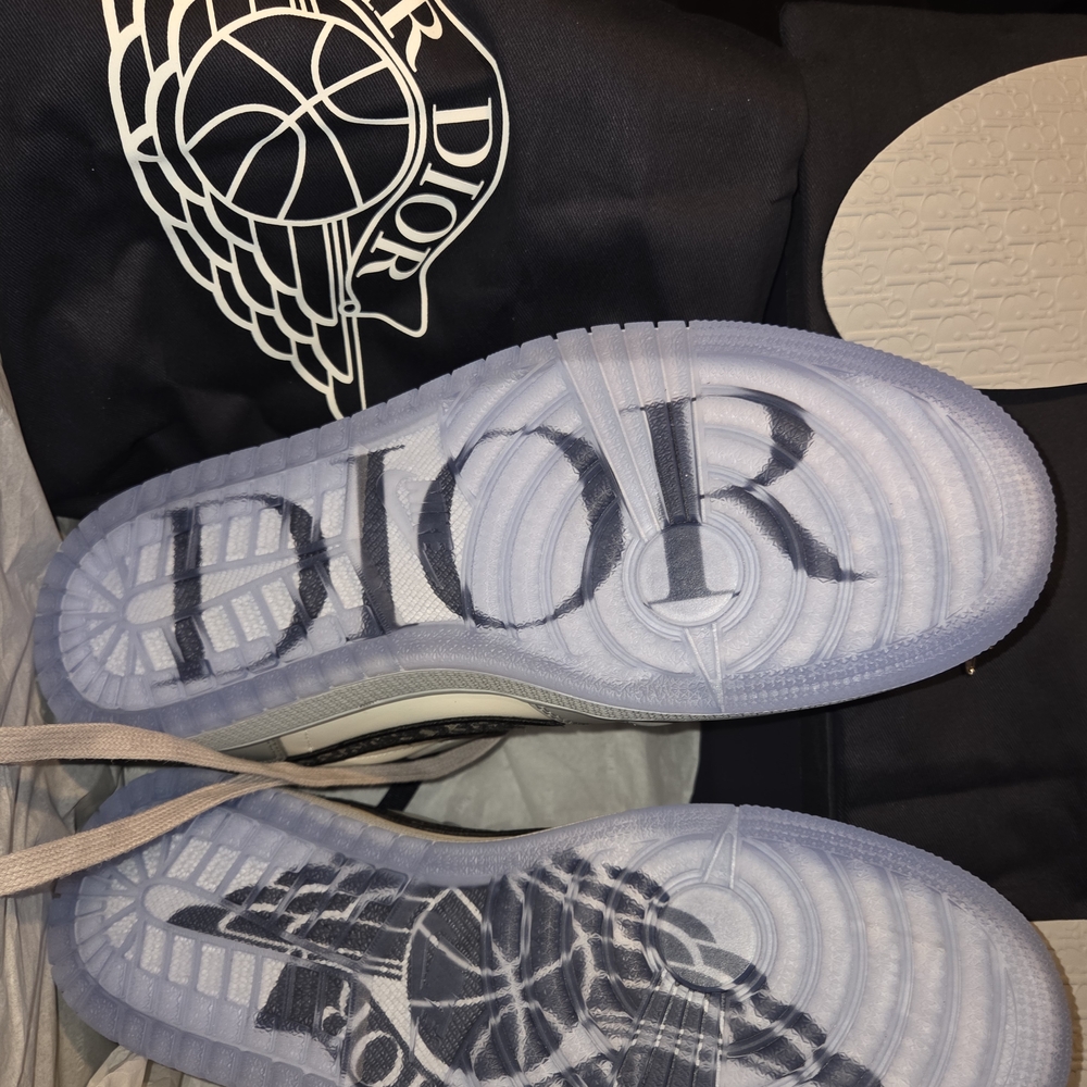 Jordan 1 Retro Low Dior Sneakers - Picture 3 of 7